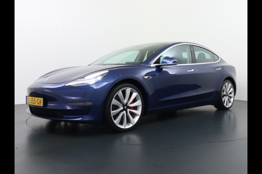 Tesla Model 3 Performance AWD 513pk FSD-MEEGELEVERD PAKKET! €71.440,- nieuw! 0-100kmh 3.4sec! Lmv-20" AutoPilot Carbon-Spoiler Full Self-Drivi Navi Led ACC DAB Voorverwarming interieur en Keyless via GSM-App One-Pedal-Drive Rode Remklauwen Premium Audio Veel grip door 4WD vierwielaandrijving.  Origineel Nederlandse auto nieuwprijs €72.080 Garantie op Accu en motor tot 28-12-2027/192.000km