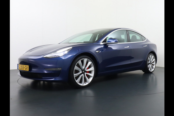 Tesla Model 3 Performance AWD 513pk FSD-MEEGELEVERD PAKKET! €71.440,- nieuw! 0-100kmh 3.4sec! Lmv-20" AutoPilot Carbon-Spoiler Full Self-Drivi Navi Led ACC DAB Voorverwarming interieur en Keyless via GSM-App One-Pedal-Drive Rode Remklauwen Premium Audio Veel grip door 4WD vierwielaandrijving.  Origineel Nederlandse auto nieuwprijs €72.080 Garantie op Accu en motor tot 28-12-2027/192.000km