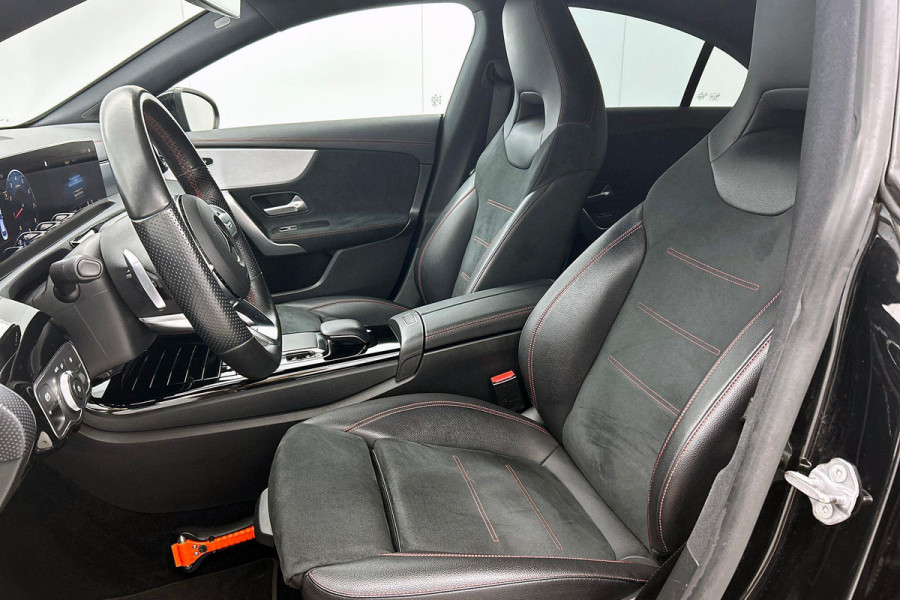 Mercedes-Benz CLA-Klasse 180 Business Solution AMG Upgrade Edition(NL-auto, Camera, Parkeerhulp, Navigatie, StoelV, Etc)