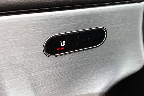Mercedes-Benz CLA-Klasse 180 Business Solution AMG Upgrade Edition(NL-auto, Camera, Parkeerhulp, Navigatie, StoelV, Etc)