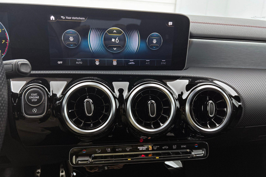 Mercedes-Benz CLA-Klasse 180 Business Solution AMG Upgrade Edition(NL-auto, Camera, Parkeerhulp, Navigatie, StoelV, Etc)
