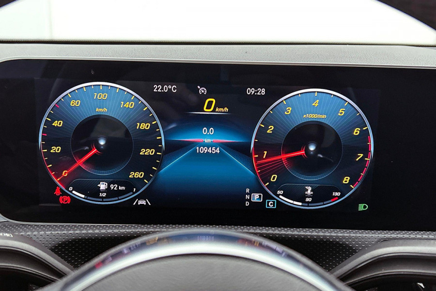Mercedes-Benz CLA-Klasse 180 Business Solution AMG Upgrade Edition(NL-auto, Camera, Parkeerhulp, Navigatie, StoelV, Etc)