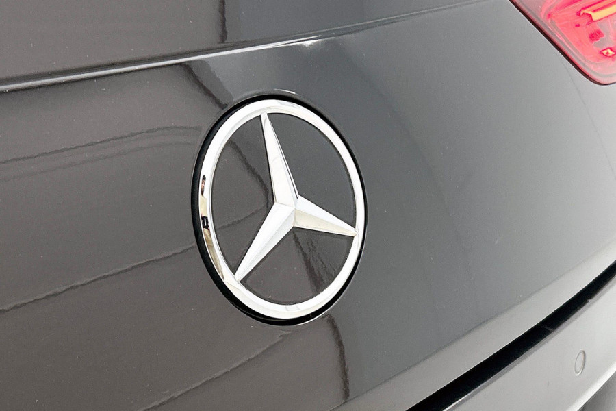 Mercedes-Benz CLA-Klasse 180 Business Solution AMG Upgrade Edition(NL-auto, Camera, Parkeerhulp, Navigatie, StoelV, Etc)
