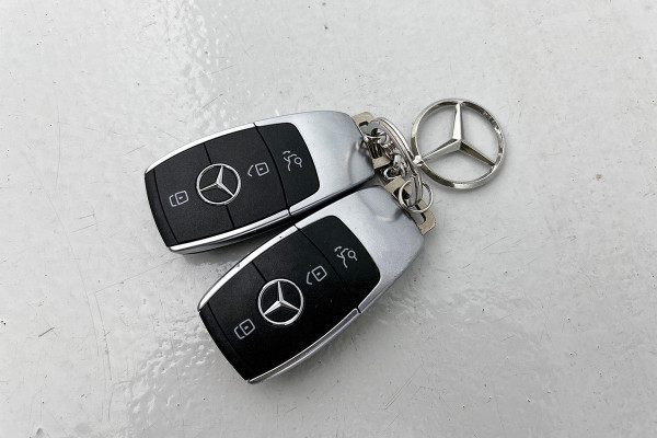 Mercedes-Benz CLA-Klasse 180 Business Solution AMG Upgrade Edition(NL-auto, Camera, Parkeerhulp, Navigatie, StoelV, Etc)