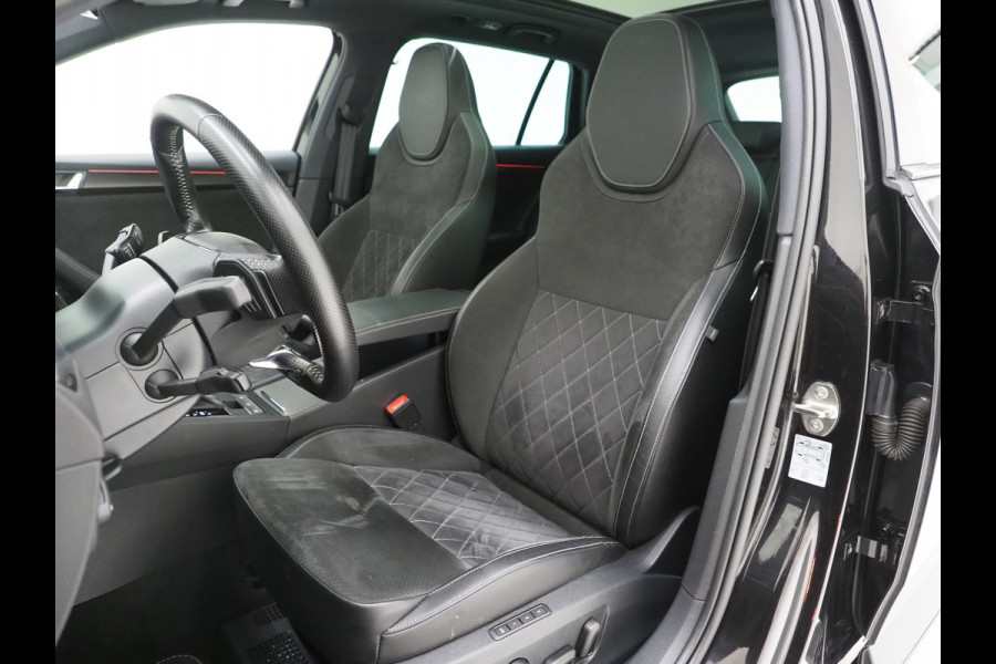 Škoda Superb Combi 1.4 TSI iV Sportline 218PK | Panoramadak | Trekhaak | Canton | Sportstoelen | Camera | Keyless