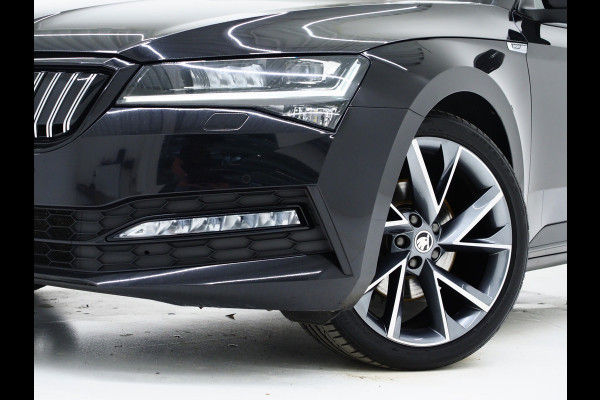 Škoda Superb Combi 1.4 TSI iV Sportline 218PK | Panoramadak | Trekhaak | Canton | Sportstoelen | Camera | Keyless