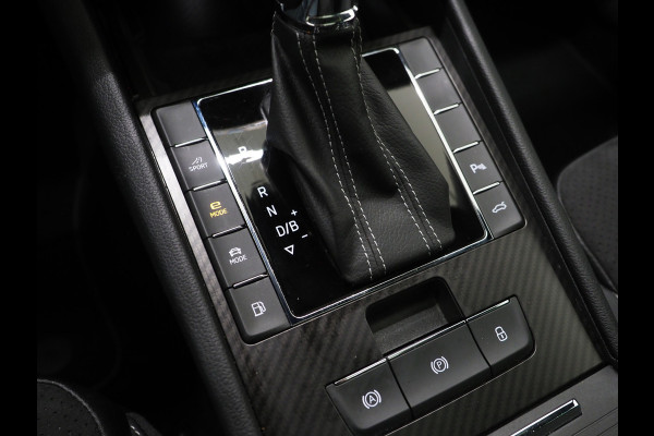 Škoda Superb Combi 1.4 TSI iV Sportline 218PK | Panoramadak | Trekhaak | Canton | Sportstoelen | Camera | Keyless