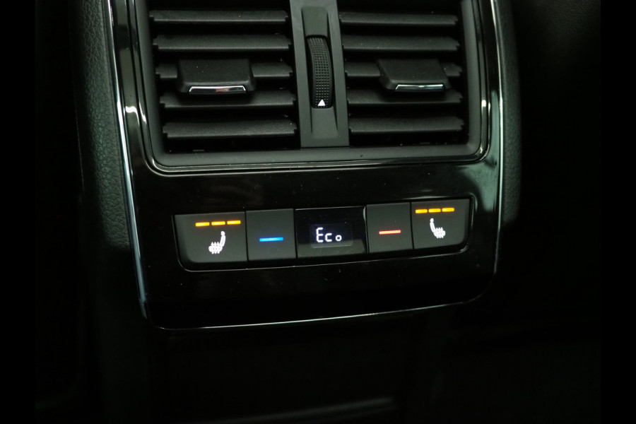 Škoda Superb Combi 1.4 TSI iV Sportline 218PK | Panoramadak | Trekhaak | Canton | Sportstoelen | Camera | Keyless