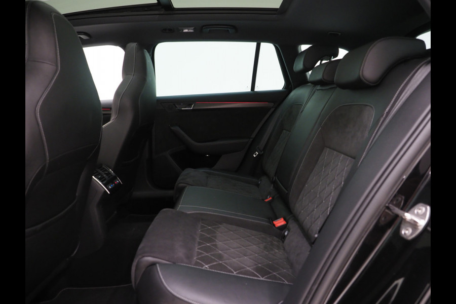 Škoda Superb Combi 1.4 TSI iV Sportline 218PK | Panoramadak | Trekhaak | Canton | Sportstoelen | Camera | Keyless