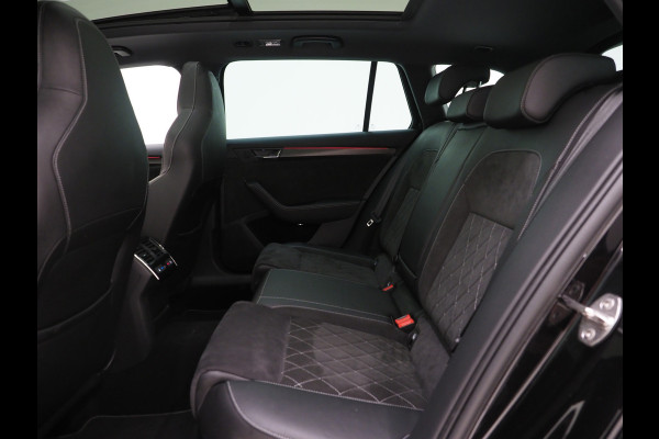 Škoda Superb Combi 1.4 TSI iV Sportline 218PK | Panoramadak | Trekhaak | Canton | Sportstoelen | Camera | Keyless