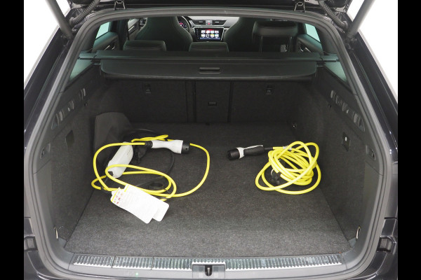 Škoda Superb Combi 1.4 TSI iV Sportline 218PK | Panoramadak | Trekhaak | Canton | Sportstoelen | Camera | Keyless
