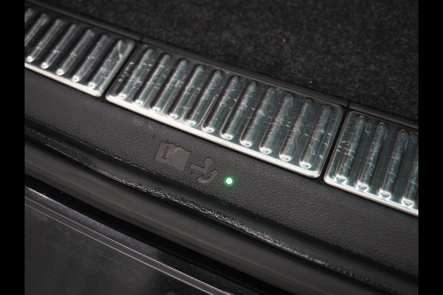 Škoda Superb Combi 1.4 TSI iV Sportline 218PK | Panoramadak | Trekhaak | Canton | Sportstoelen | Camera | Keyless