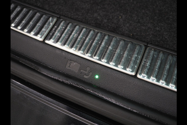 Škoda Superb Combi 1.4 TSI iV Sportline 218PK | Panoramadak | Trekhaak | Canton | Sportstoelen | Camera | Keyless