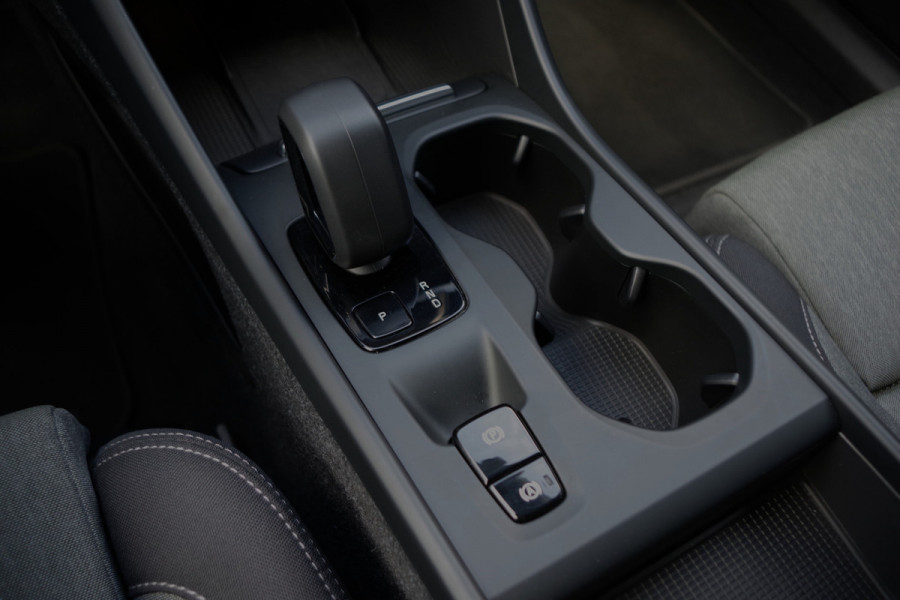 Volvo XC40 1.5 T4 Plug-in Hybrid 211 PK Core Bright, FACE-LIFT, LED, Keyless, Climate Control