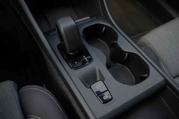 Volvo XC40 1.5 T4 Plug-in Hybrid 211 PK Core Bright, FACE-LIFT, LED, Keyless, Climate Control