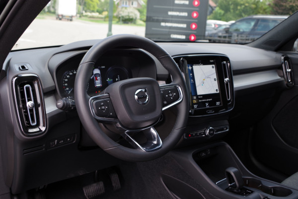 Volvo XC40 1.5 T4 Plug-in Hybrid 211 PK Core Bright, FACE-LIFT, LED, Keyless, Climate Control