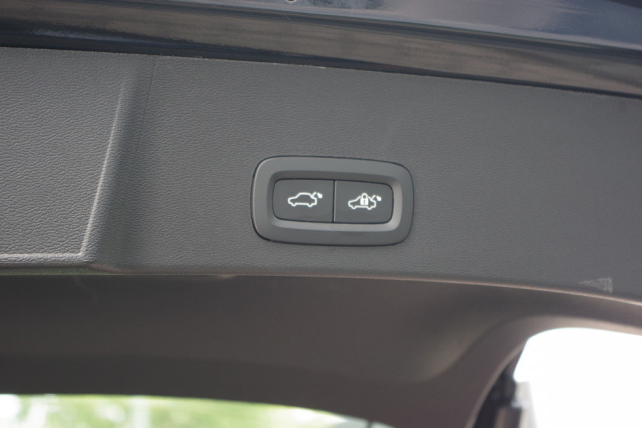Volvo XC40 1.5 T4 Plug-in Hybrid 211 PK Core Bright, FACE-LIFT, LED, Keyless, Climate Control