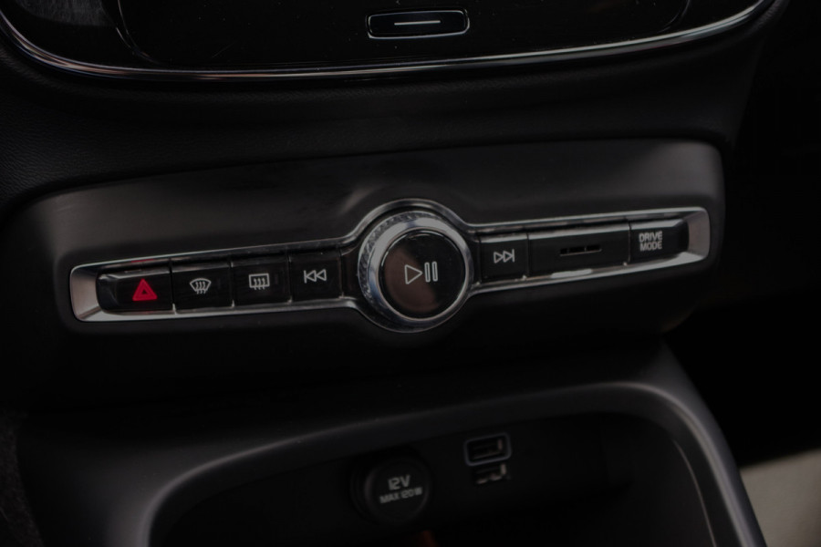 Volvo XC40 1.5 T4 Plug-in Hybrid 211 PK Core Bright, FACE-LIFT, LED, Keyless, Climate Control