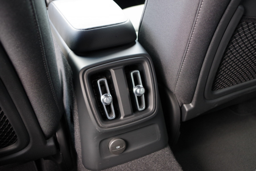Volvo XC40 1.5 T4 Plug-in Hybrid 211 PK Core Bright, FACE-LIFT, LED, Keyless, Climate Control
