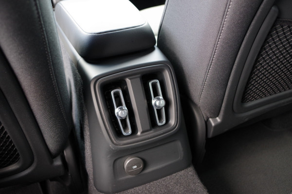 Volvo XC40 1.5 T4 Plug-in Hybrid 211 PK Core Bright, FACE-LIFT, LED, Keyless, Climate Control