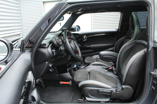 MINI John Cooper Works 2.0 232pk JCW Chili AUTOMAAT NL-Auto NAP 44dkm Clima Cruise Navi Camera Panoramadak HUD LMV
