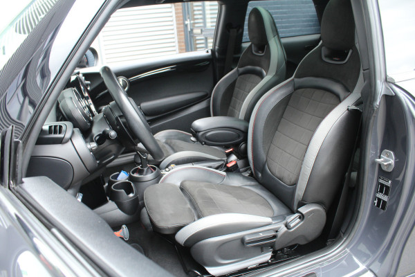 MINI John Cooper Works 2.0 232pk JCW Chili AUTOMAAT NL-Auto NAP 44dkm Clima Cruise Navi Camera Panoramadak HUD LMV