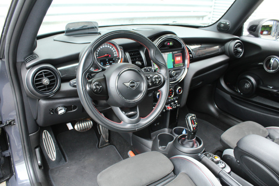MINI John Cooper Works 2.0 232pk JCW Chili AUTOMAAT NL-Auto NAP 44dkm Clima Cruise Navi Camera Panoramadak HUD LMV