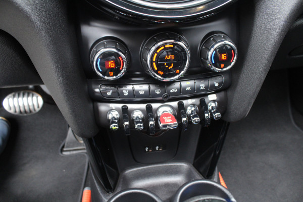 MINI John Cooper Works 2.0 232pk JCW Chili AUTOMAAT NL-Auto NAP 44dkm Clima Cruise Navi Camera Panoramadak HUD LMV