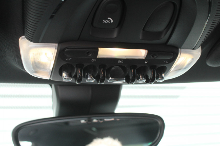 MINI John Cooper Works 2.0 232pk JCW Chili AUTOMAAT NL-Auto NAP 44dkm Clima Cruise Navi Camera Panoramadak HUD LMV