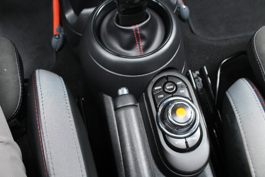 MINI John Cooper Works 2.0 232pk JCW Chili AUTOMAAT NL-Auto NAP 44dkm Clima Cruise Navi Camera Panoramadak HUD LMV