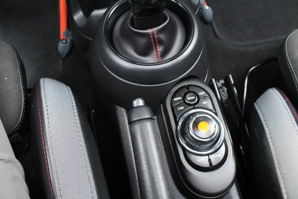 MINI John Cooper Works 2.0 232pk JCW Chili AUTOMAAT NL-Auto NAP 44dkm Clima Cruise Navi Camera Panoramadak HUD LMV
