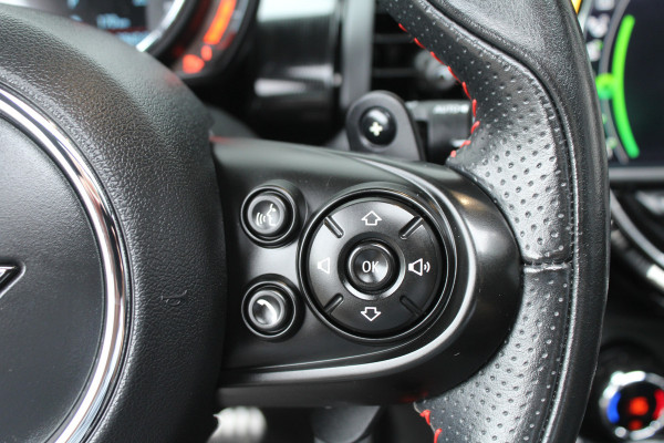 MINI John Cooper Works 2.0 232pk JCW Chili AUTOMAAT NL-Auto NAP 44dkm Clima Cruise Navi Camera Panoramadak HUD LMV
