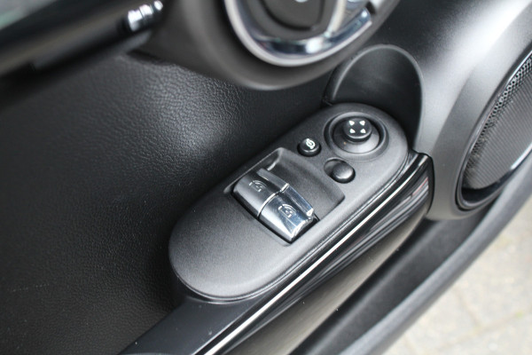 MINI John Cooper Works 2.0 232pk JCW Chili AUTOMAAT NL-Auto NAP 44dkm Clima Cruise Navi Camera Panoramadak HUD LMV