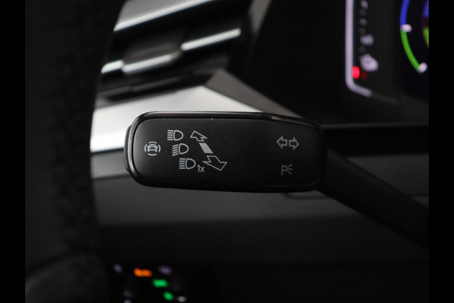 Volkswagen Arteon 1.4 TSI eHybrid R-Line | Panoramadak | Leder | Head-Up | Stoelverwarming | 360 Camera | Matrix LED | Massage | Park Assist | Sportstoelen | Keyless | Achterbankverwarming | Carplay | PHEV