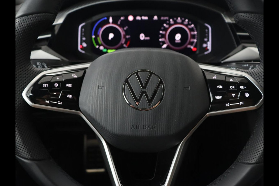 Volkswagen Arteon 1.4 TSI eHybrid R-Line | Panoramadak | Leder | Head-Up | Stoelverwarming | 360 Camera | Matrix LED | Massage | Park Assist | Sportstoelen | Keyless | Achterbankverwarming | Carplay | PHEV