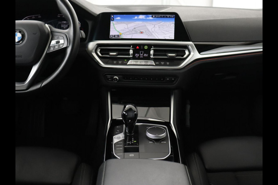BMW 3 Serie 318i Executive Edition | Sport Line | Trekhaak | Sportstoelen | Carplay | Half leder | Live Cockpit | Navigatie | Climate control | Parkeerhulp