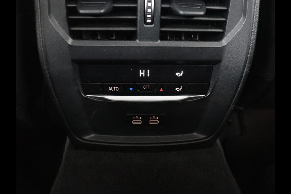 BMW 3 Serie 318i Executive Edition | Sport Line | Trekhaak | Sportstoelen | Carplay | Half leder | Live Cockpit | Navigatie | Climate control | Parkeerhulp
