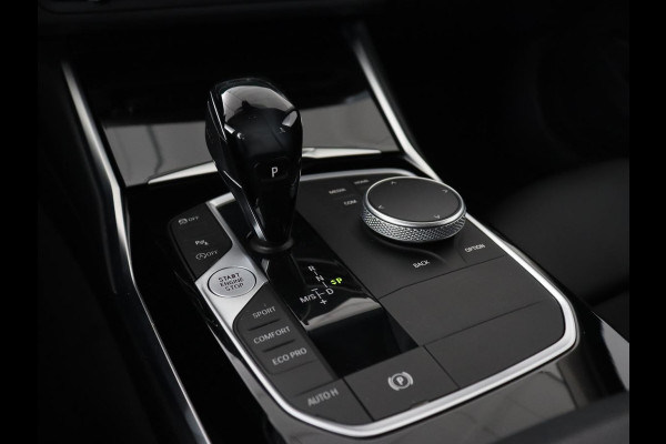BMW 3 Serie 318i Executive Edition | Sport Line | Trekhaak | Sportstoelen | Carplay | Half leder | Live Cockpit | Navigatie | Climate control | Parkeerhulp