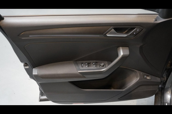 Volkswagen T-Roc 1.5 TSI Style AUTOMAAT-ACC-CAMERA-CARPLAY-FULL LED-MODE-NAVIGATIE-PANORAMA-VIRTUEEL-STOELVERWARMING