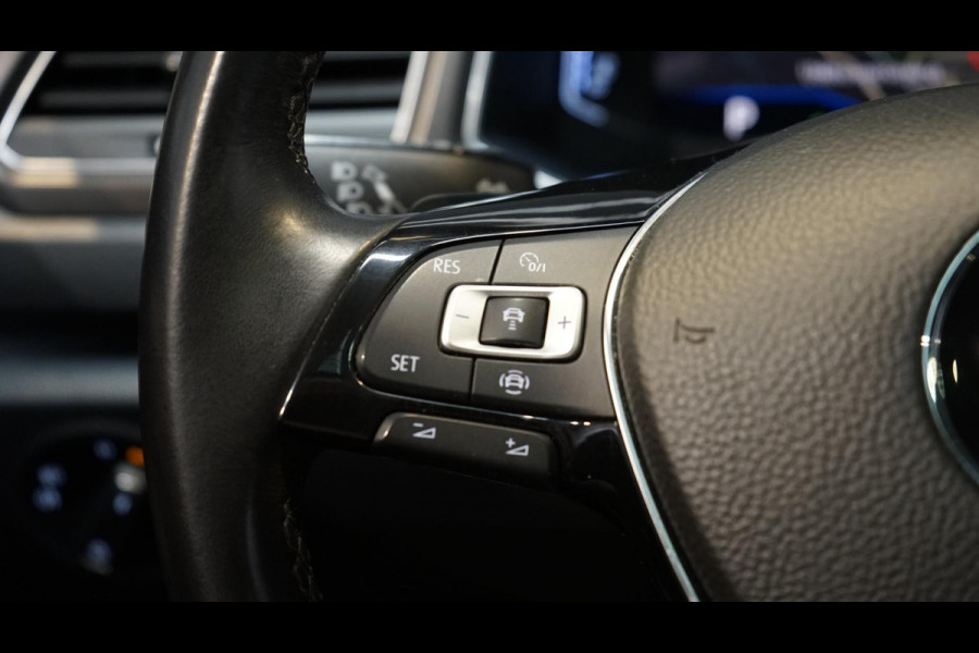 Volkswagen T-Roc 1.5 TSI Style AUTOMAAT-ACC-CAMERA-CARPLAY-FULL LED-MODE-NAVIGATIE-PANORAMA-VIRTUEEL-STOELVERWARMING