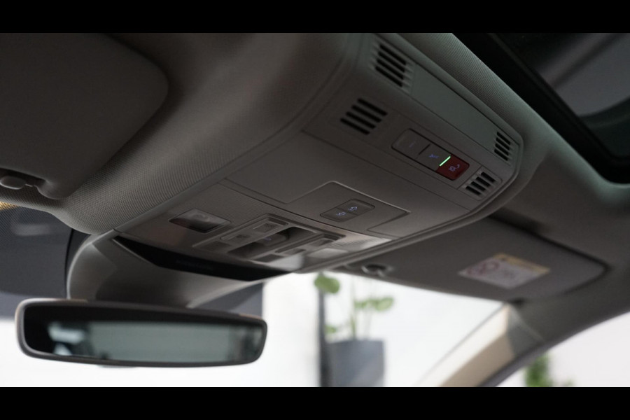 Volkswagen T-Roc 1.5 TSI Style AUTOMAAT-ACC-CAMERA-CARPLAY-FULL LED-MODE-NAVIGATIE-PANORAMA-VIRTUEEL-STOELVERWARMING