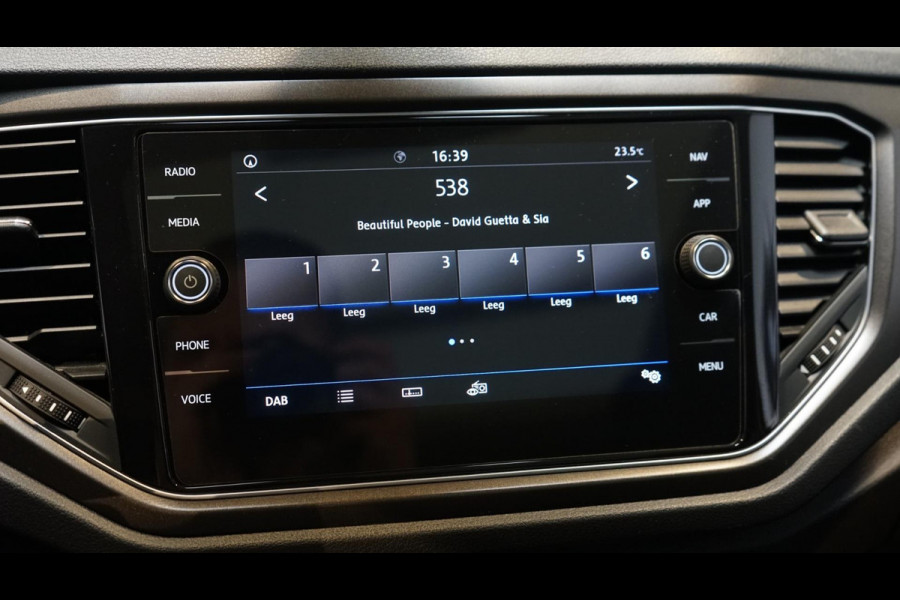 Volkswagen T-Roc 1.5 TSI Style AUTOMAAT-ACC-CAMERA-CARPLAY-FULL LED-MODE-NAVIGATIE-PANORAMA-VIRTUEEL-STOELVERWARMING