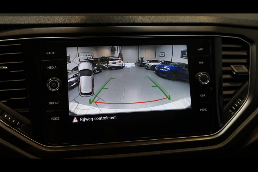 Volkswagen T-Roc 1.5 TSI Style AUTOMAAT-ACC-CAMERA-CARPLAY-FULL LED-MODE-NAVIGATIE-PANORAMA-VIRTUEEL-STOELVERWARMING