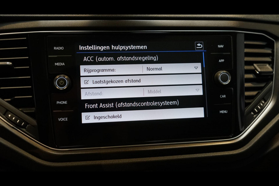 Volkswagen T-Roc 1.5 TSI Style AUTOMAAT-ACC-CAMERA-CARPLAY-FULL LED-MODE-NAVIGATIE-PANORAMA-VIRTUEEL-STOELVERWARMING