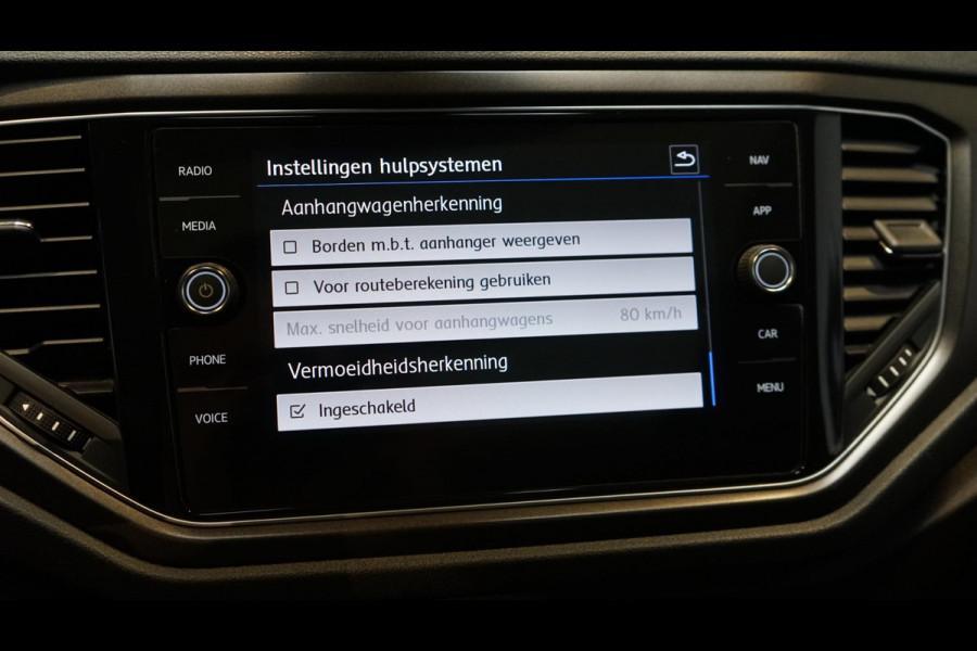 Volkswagen T-Roc 1.5 TSI Style AUTOMAAT-ACC-CAMERA-CARPLAY-FULL LED-MODE-NAVIGATIE-PANORAMA-VIRTUEEL-STOELVERWARMING