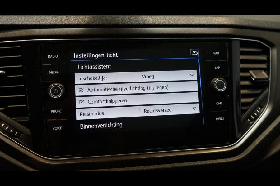 Volkswagen T-Roc 1.5 TSI Style AUTOMAAT-ACC-CAMERA-CARPLAY-FULL LED-MODE-NAVIGATIE-PANORAMA-VIRTUEEL-STOELVERWARMING