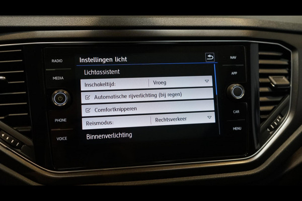 Volkswagen T-Roc 1.5 TSI Style AUTOMAAT-ACC-CAMERA-CARPLAY-FULL LED-MODE-NAVIGATIE-PANORAMA-VIRTUEEL-STOELVERWARMING