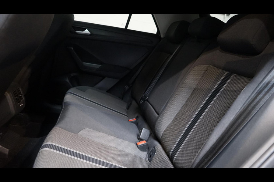 Volkswagen T-Roc 1.5 TSI Style AUTOMAAT-ACC-CAMERA-CARPLAY-FULL LED-MODE-NAVIGATIE-PANORAMA-VIRTUEEL-STOELVERWARMING