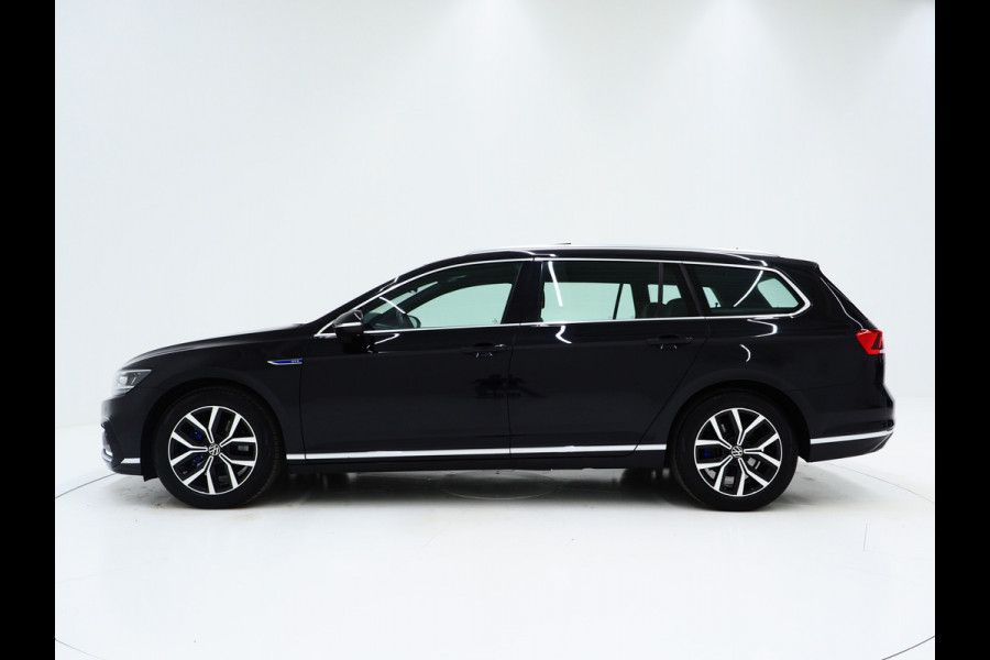 Volkswagen Passat Variant 1.4 TSI PHEV GTE | Panoramadak | Trekhaak | Massage | Camera | Adaptive Cruise | Carplay
