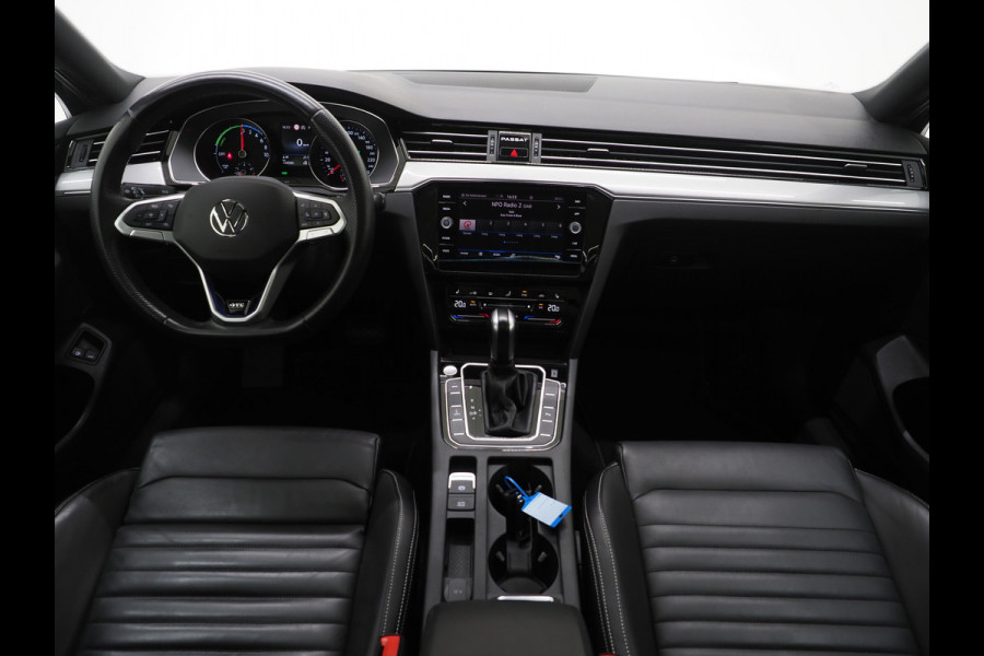 Volkswagen Passat Variant 1.4 TSI PHEV GTE | Panoramadak | Trekhaak | Massage | Camera | Adaptive Cruise | Carplay